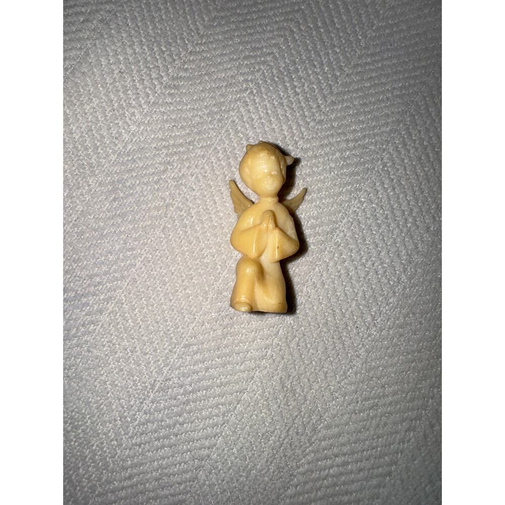 Miniature Vtg Angelic vintage plastic praying angel ornament
